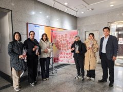 女教职会工做人员的指导下领取属于本人的节日